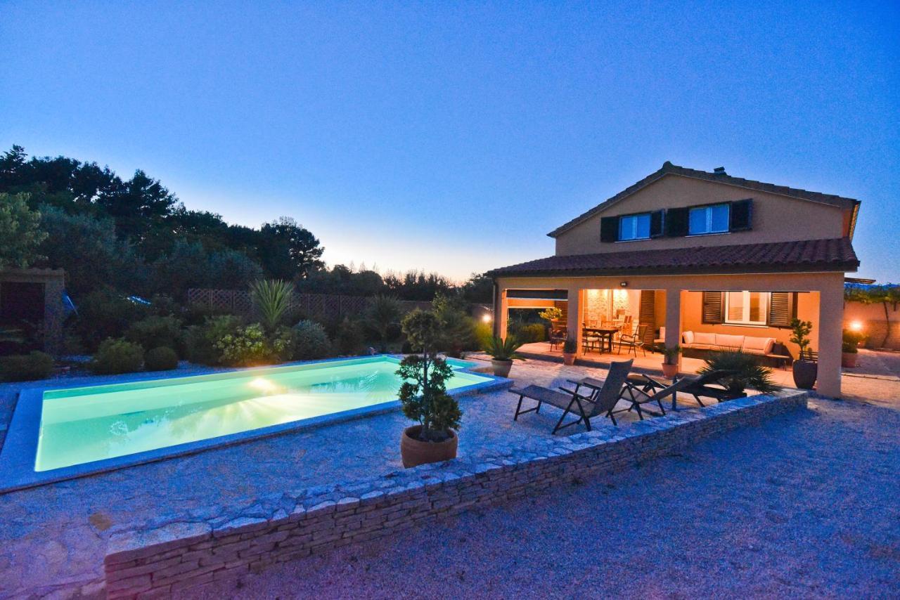 Holiday Home Taras Smilcic Εξωτερικό φωτογραφία