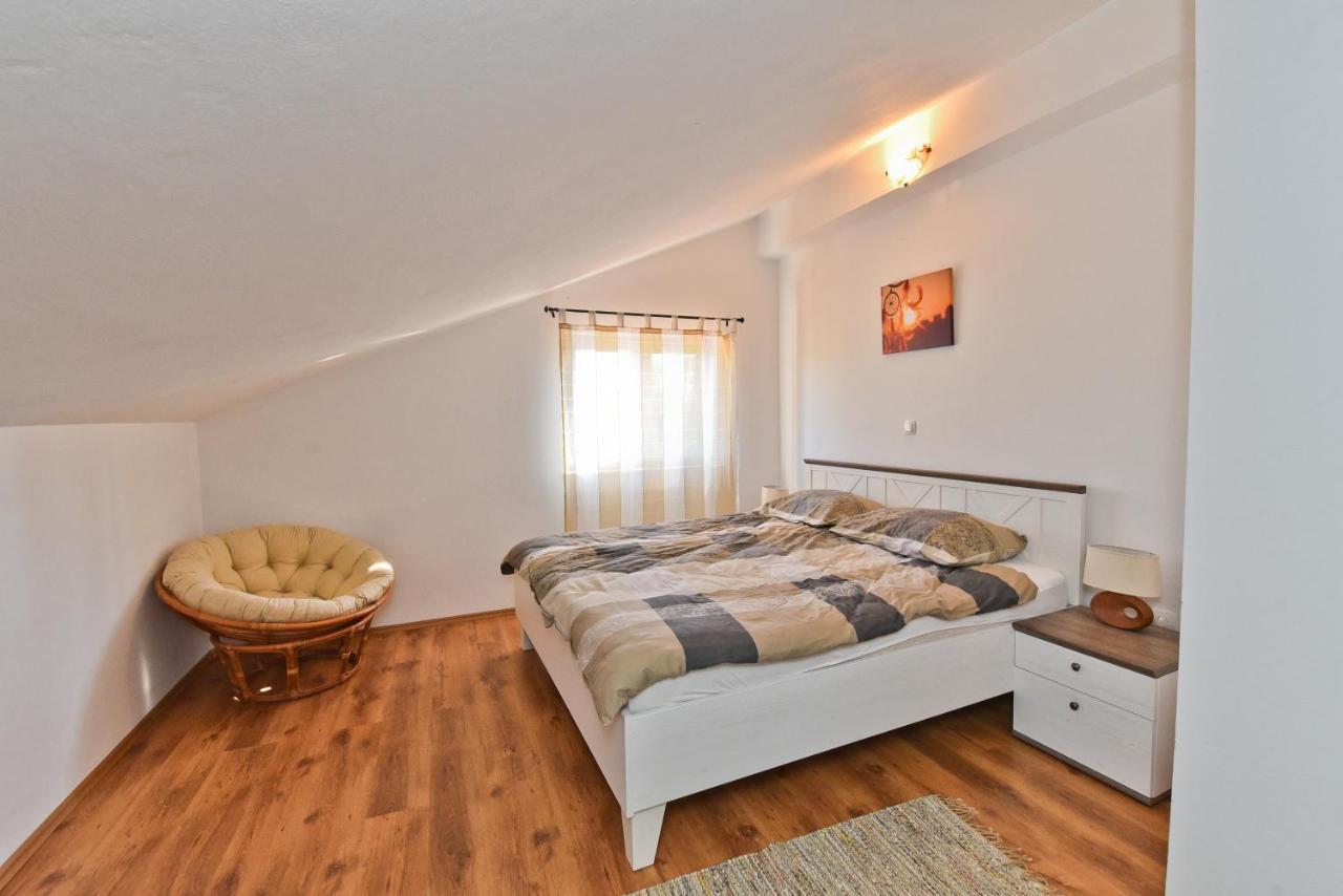 Holiday Home Taras Smilcic Εξωτερικό φωτογραφία
