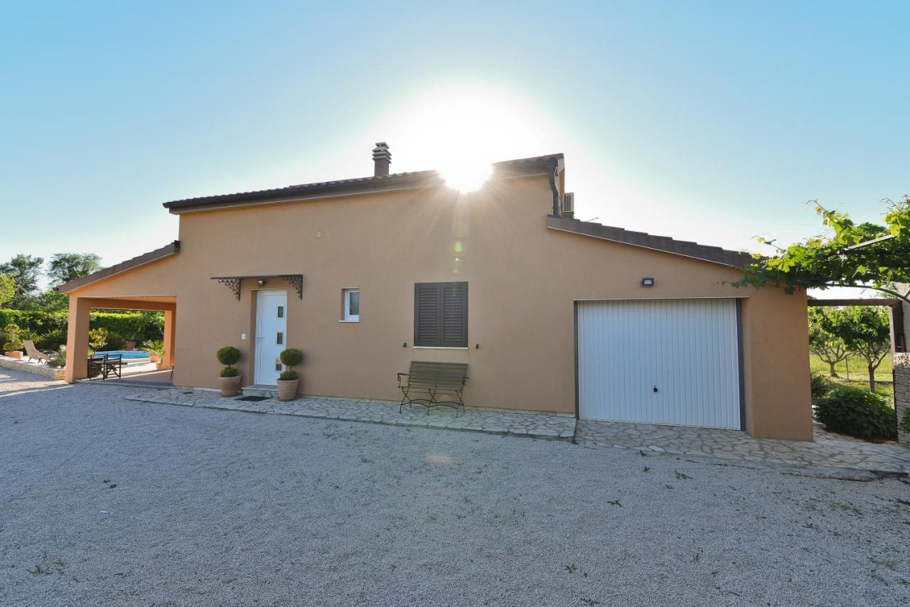 Holiday Home Taras Smilcic Εξωτερικό φωτογραφία